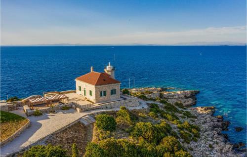 Nice Home In Vis With Jacuzzi, Wifi And 2 Bedrooms