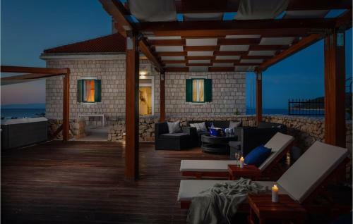 Nice Home In Vis With Jacuzzi, Wifi And 2 Bedrooms