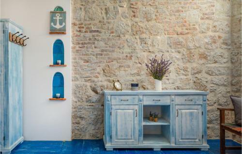 Nice Home In Vis With Jacuzzi, Wifi And 2 Bedrooms
