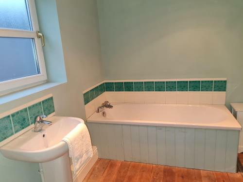 Farm Stay 3 Bedroom Barn Conversion With Log Burner
