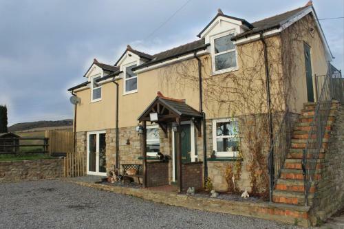 Farm Stay 3 Bedroom Barn Conversion With Log Burner