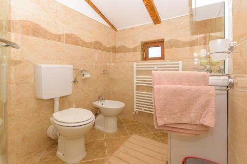 Spacious Holiday Home Guran