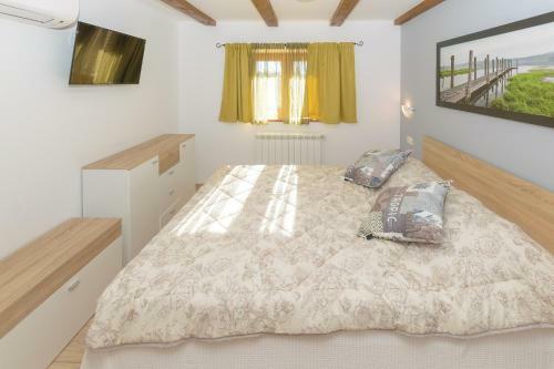 Spacious Holiday Home Guran