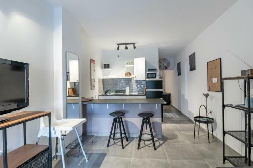 Cool Sunny Apartments