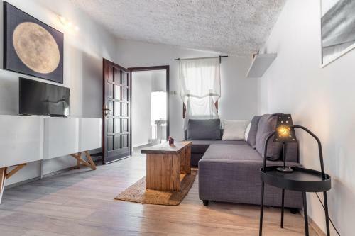 Cool Sunny Apartments