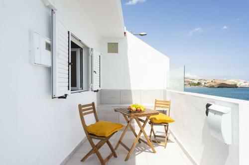 Home2book Window To The Sea