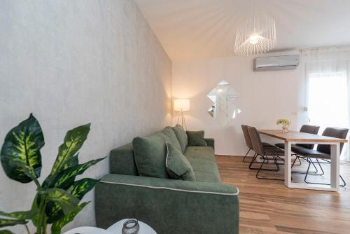Luxury Apartments - La Vir 1 & 2