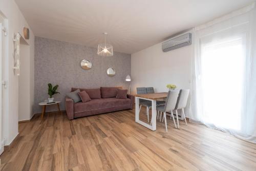 Luxury Apartments - La Vir 1 & 2
