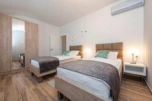 Luxury Apartments - La Vir 1 & 2