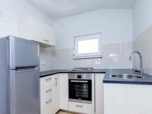 Sinisa Apartmani Vir