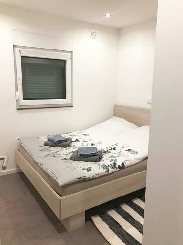 Sinisa Apartmani Vir