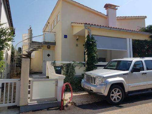 Modern Apartament Near Sea