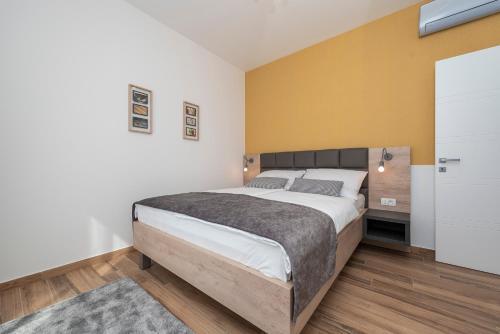 Luxury Apartments - La Vir 3 & 4
