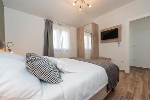 Luxury Apartments - La Vir 3 & 4