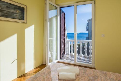 Apartments By The Sea Vir - 18590