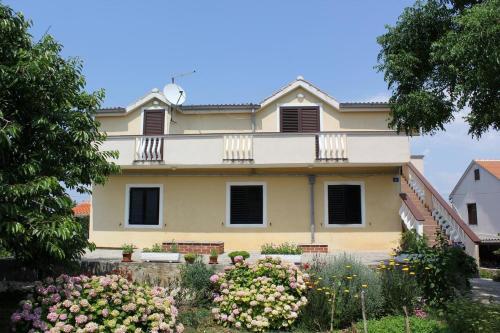 Apartments With A Parking Space Vir - Lozice, Vir - 18521