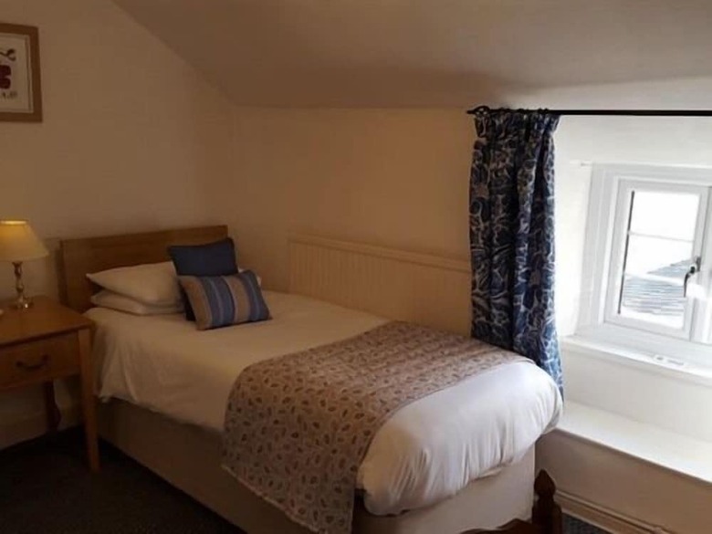 Apple Tree Hotel