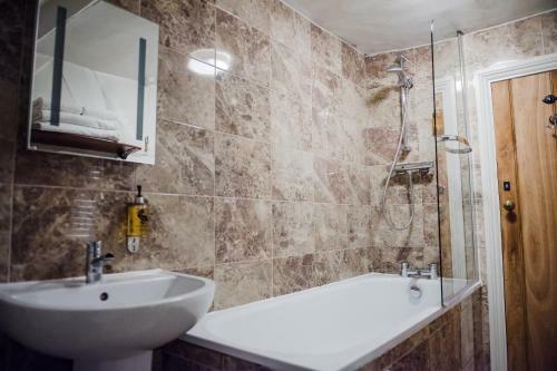 Hostal Drapers Hall Restaurant & Boutique Rooms