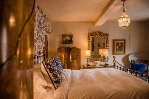 Hostal Drapers Hall Restaurant & Boutique Rooms