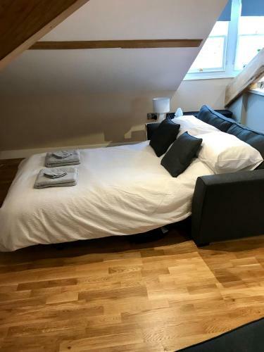 Apartment 4, 1 Laura Place