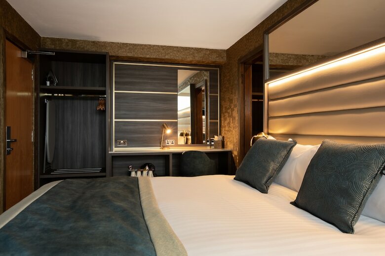 Carlton Hotel