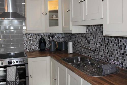 Luxurious 2-bed Town Centre Apartment