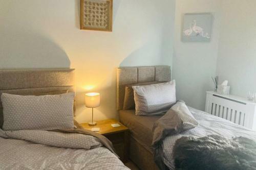 Luxurious 2-bed Town Centre Apartment