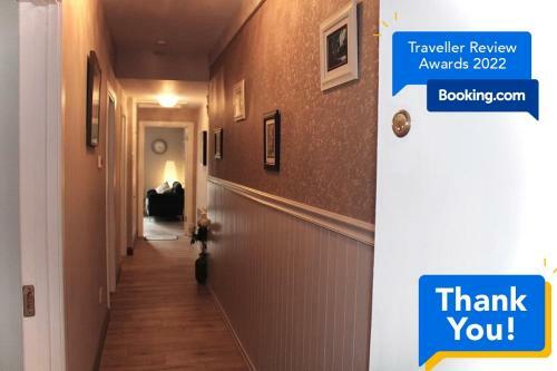 Luxurious 2-bed Town Centre Apartment