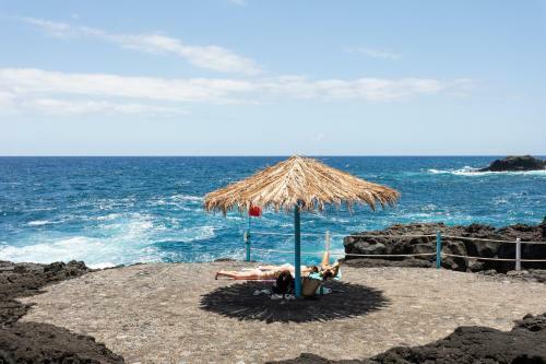 Home2book Sea Front Charco Azul Pool Apartment