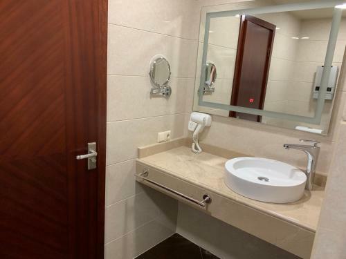 2 Bedroom Apartment In Oasis