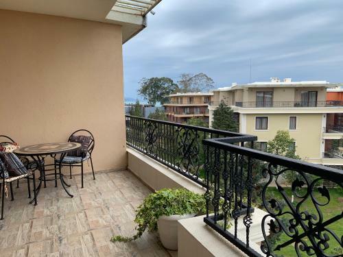 2 Bedroom Apartment In Oasis