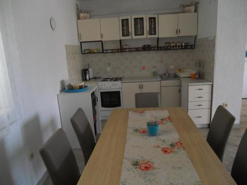 Apartments With A Parking Space Vodice - 16578