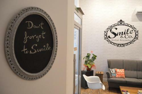 Hotel Smile & Co Hostal Boutique