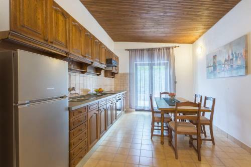 Villa Large 150 M2 Apt With Pool And 500 M2 Garden