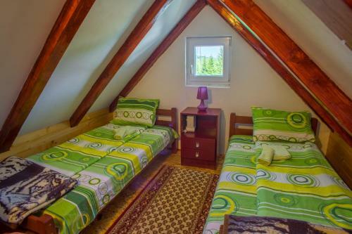 Vukovi? Accommodation