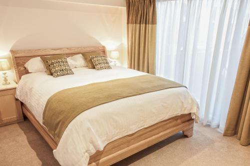 Gwesty'r Emlyn Hotel