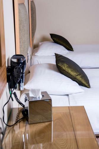 Gwesty'r Emlyn Hotel