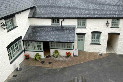 Gwesty'r Emlyn Hotel