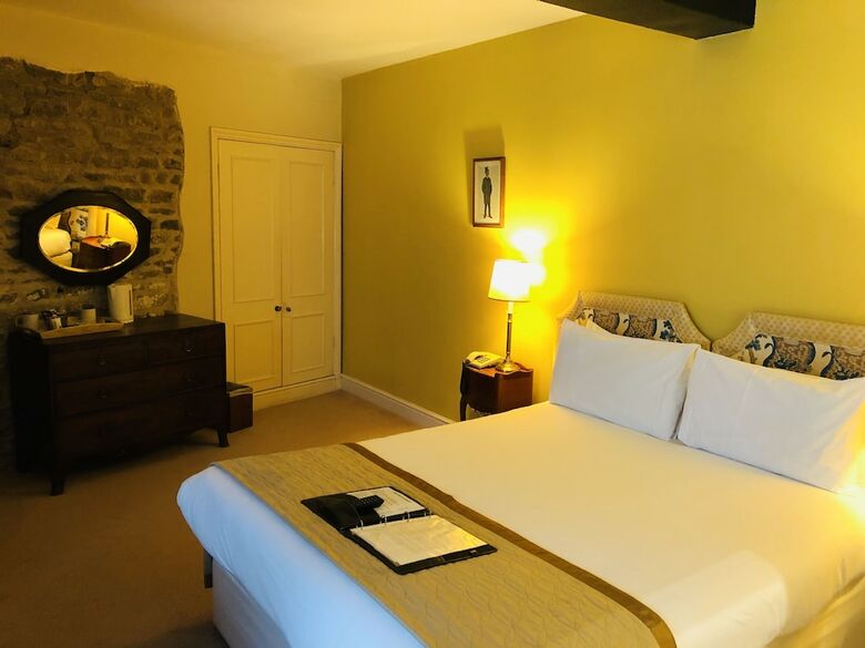Brook Whipper-in Hotel