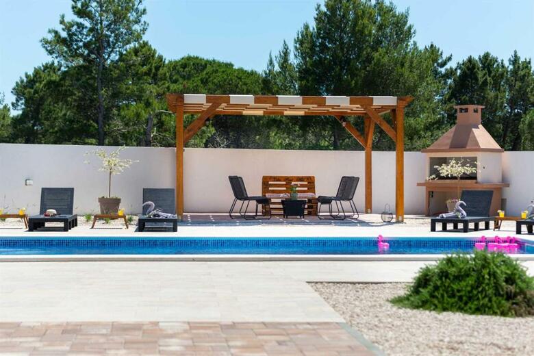 4* Villa First Hill With Heated Pool, Zaton