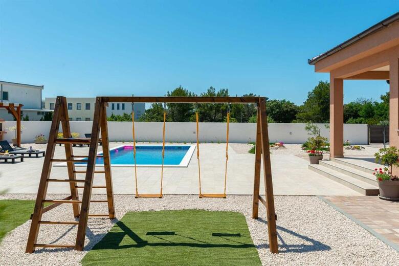 4* Villa First Hill With Heated Pool, Zaton