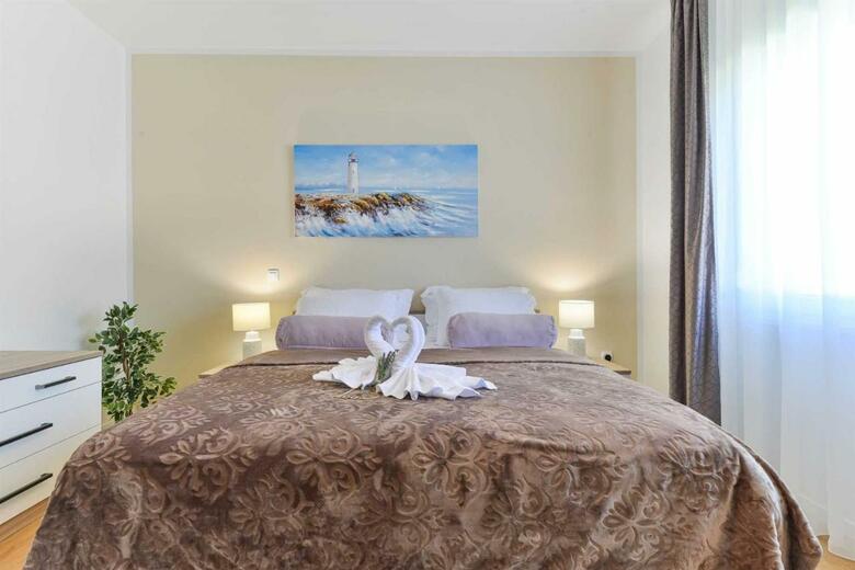 4* Villa First Hill With Heated Pool, Zaton