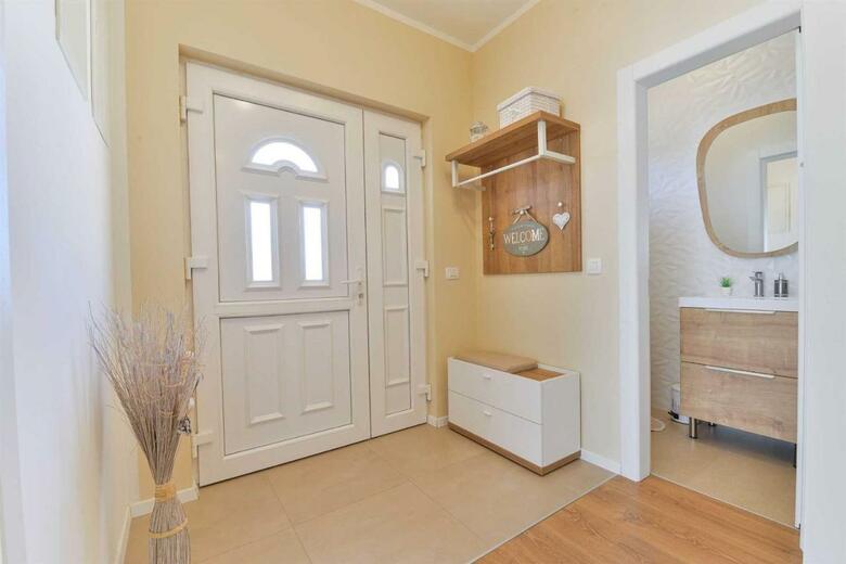 4* Villa First Hill With Heated Pool, Zaton