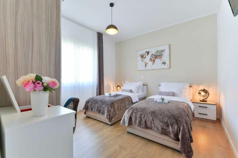 4* Villa First Hill With Heated Pool, Zaton