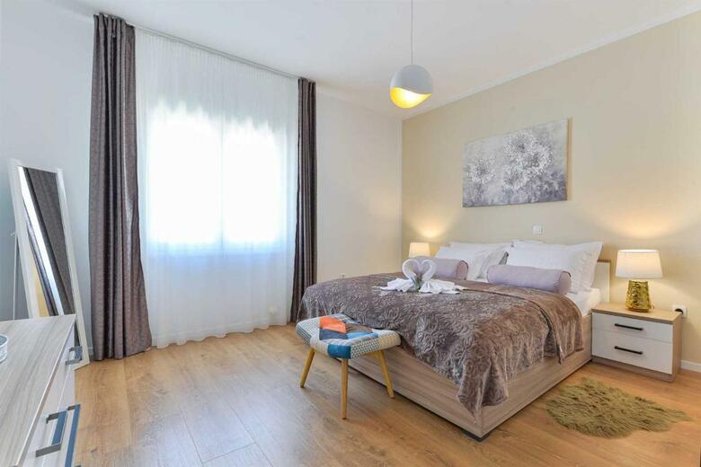4* Villa First Hill With Heated Pool, Zaton