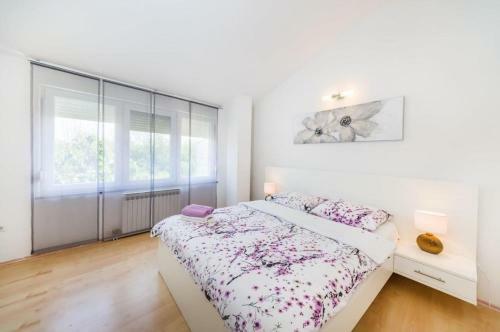 Villa Luxury Villa With Pool