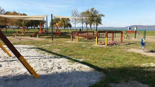 N�gy �gt�j Apartmanok - Nyugat