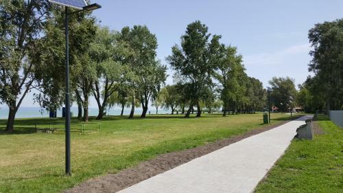 N�gy �gt�j Apartmanok - Nyugat