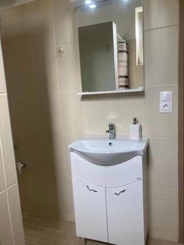Anonymous Apartman
