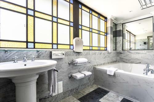 Hotel Caf� De Paris